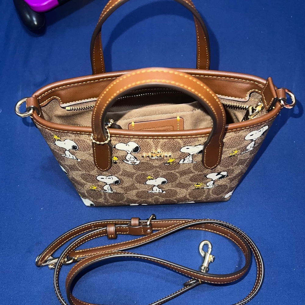 COACH X Peanuts Snoopy Mini City Tote - Picture 7 of 10